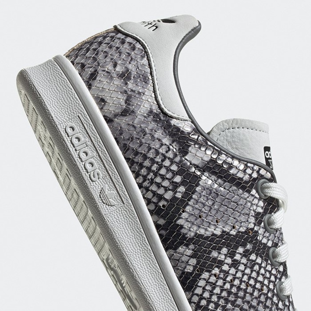 Adidas Women’s Stan Smith Snake Print Sneakers in White and Black - Picture 7 of 11